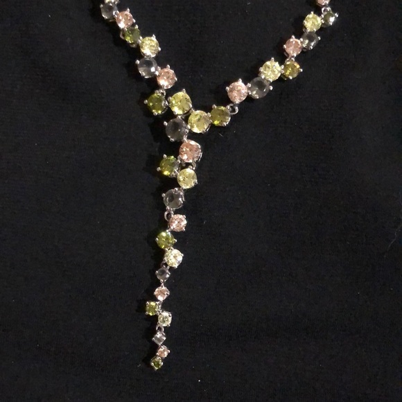 Silver tone Rhinestone necklace - Picture 3 of 5
